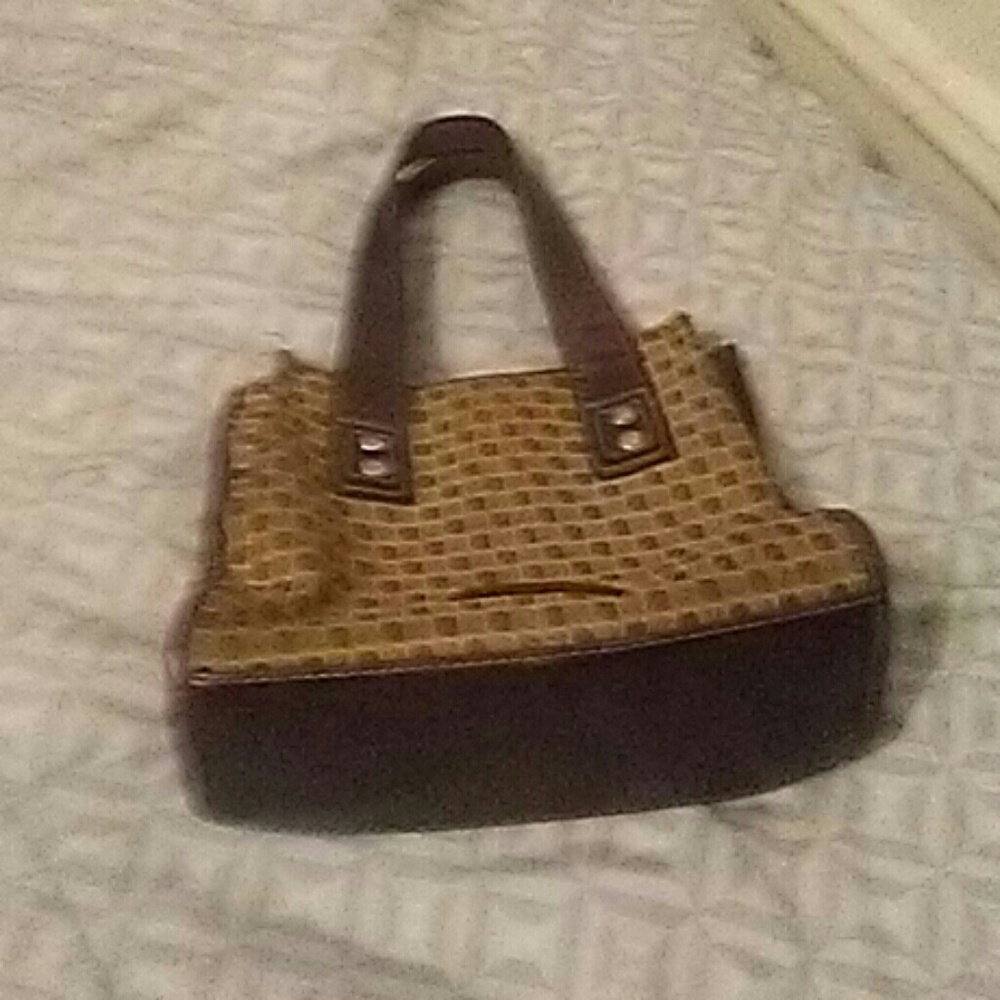 Nine West 7" in small purse great for teens